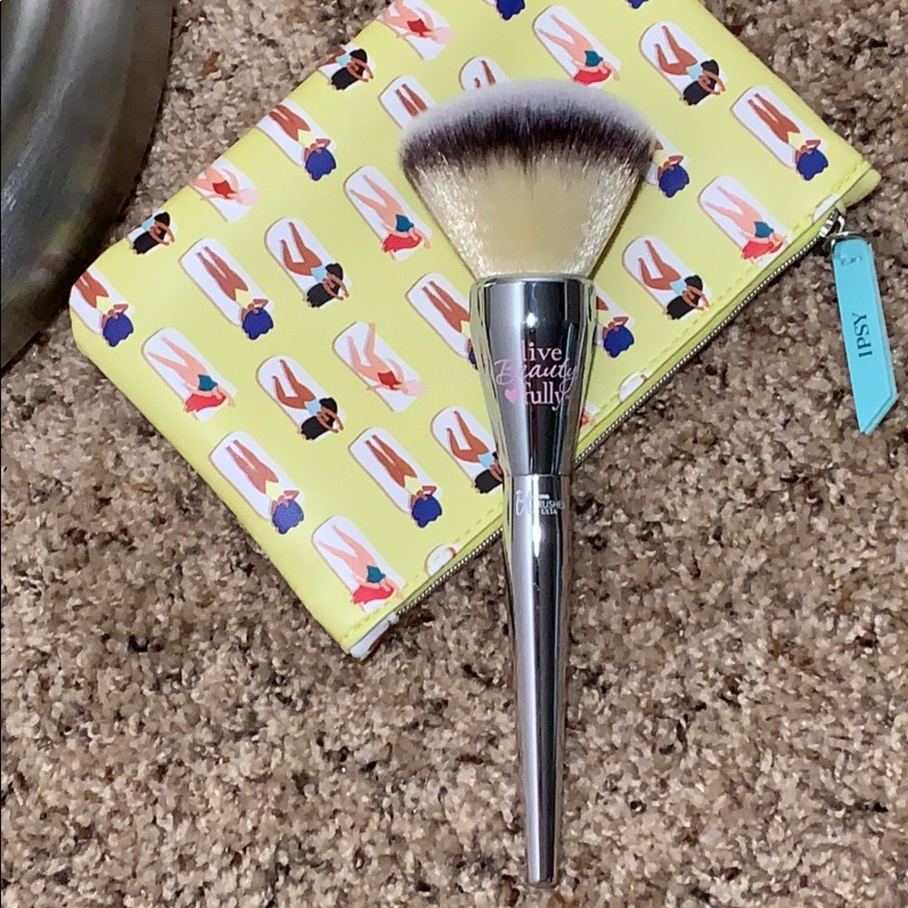 IT for Ulta makeup powder brush.